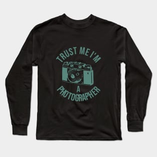 Trust me I'm a  photographer Long Sleeve T-Shirt